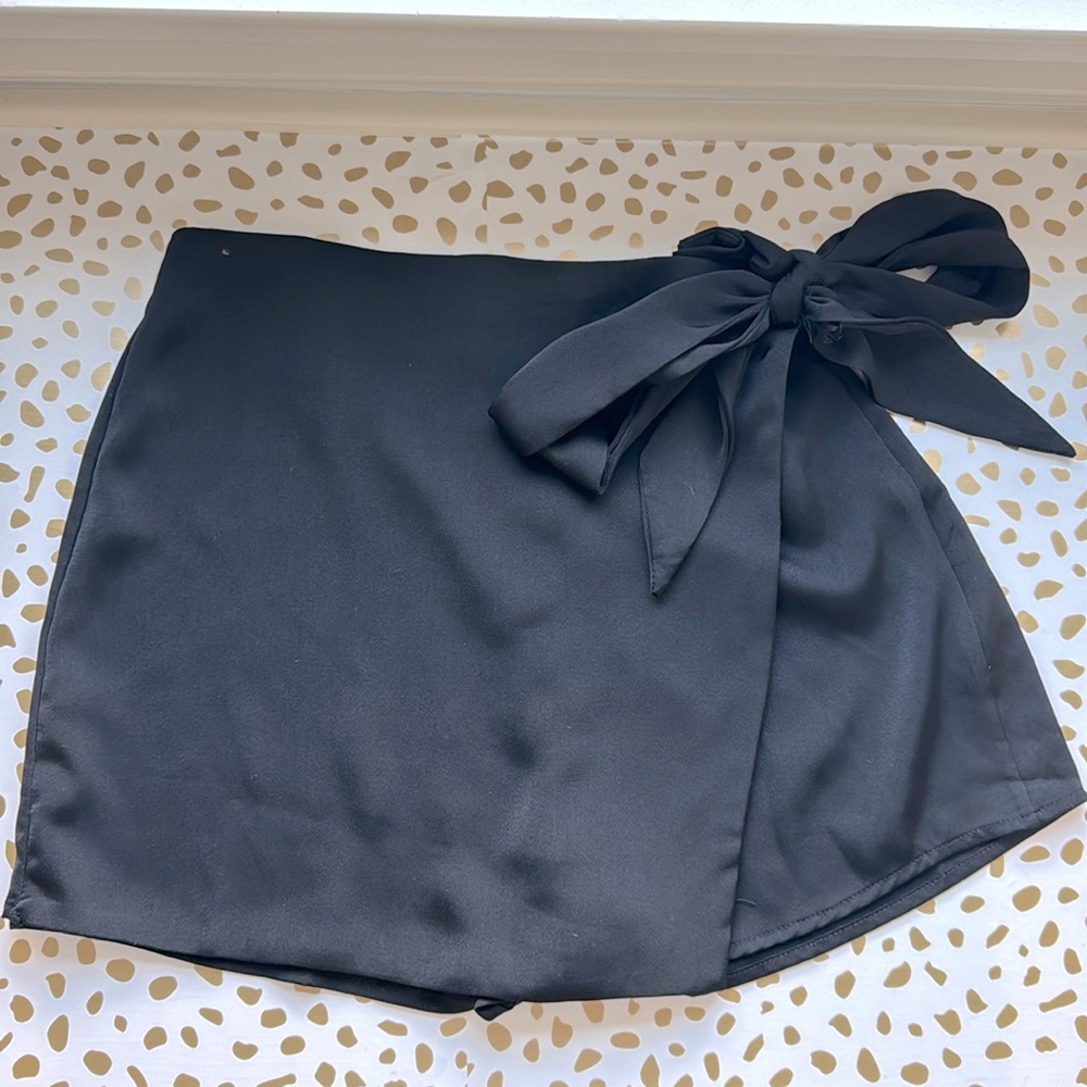 BLACK BOW SKIRT/SKORT FROM APRICOT LANE WOMENS SMALL